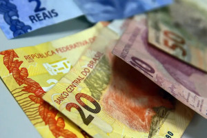 Renda mensal fica comprometida e dificulta pagamento das despesas b&aacute;sicas